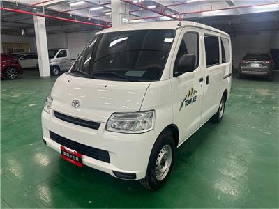 TOWN ACE VAN 5人