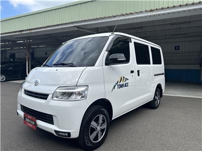 TOWN ACE VAN 5人