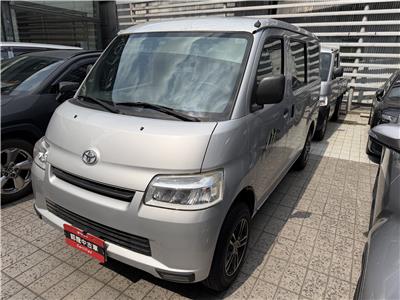 TOWN ACE VAN 5人