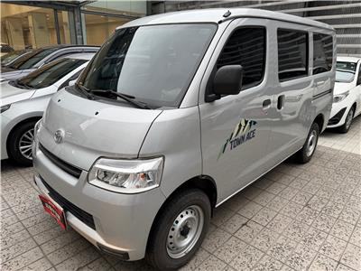 TOWN ACE VAN 5人